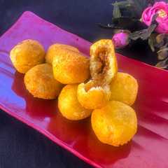 Jemblem / Bola singkong isi gula merah রেসিপির প্রধান ছবি