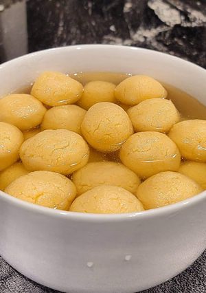 রসগোল্লা(দুধ দিয়ে তৈরি মজার কিছু) রেসিপির প্রধান ছবি
