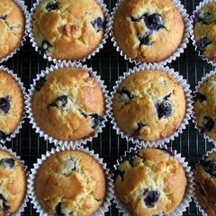A picture of White Chocolate & Blueberry Cupcakes.