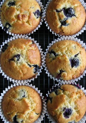 A picture of White Chocolate & Blueberry Cupcakes.