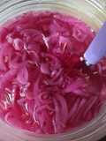 Cebollas moradas encurtidas