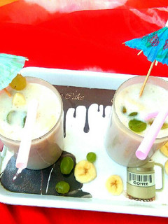A picture of Banana Grape Shake.