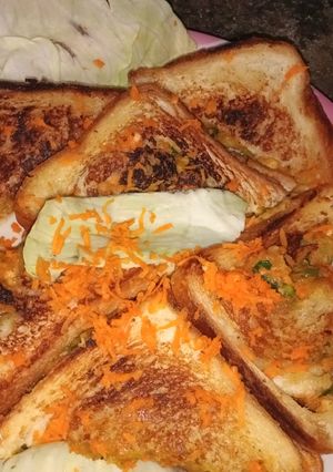 ভেজিটেবল চিজি স্যান্ডুইচ (vegetable cheesy sandwich recipe in bengali) রেসিপির প্রধান ছবি