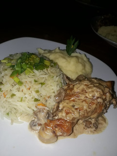 Una foto de Pollo al champiñón