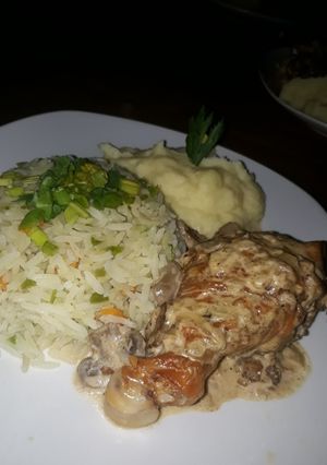 Una foto de Pollo al champiñón
