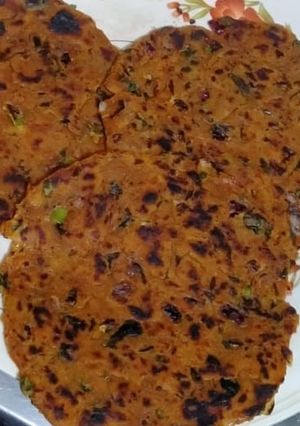 प्याज ओर मेथी के थेपले (Pyaz aur methi ke theple recipe in Hindi) रेसिपी मुख्य फोटो