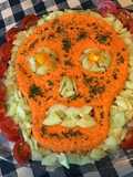 Salade « skull » carottes râpées,concombre,tomates et persil
