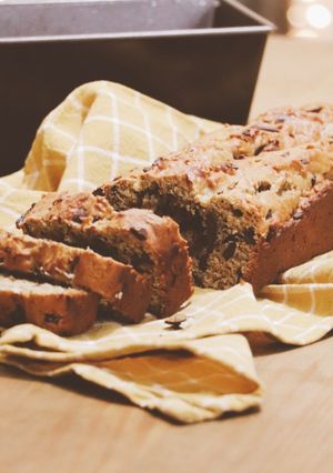 Une photo de Banana bread vegan au beurre de cacahuète et pépites de chocolat