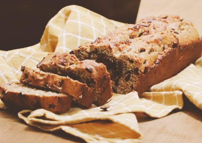 Banana bread vegan au beurre de cacahuète et pépites de chocolat