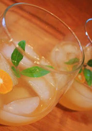 A picture of Thai Basil & Calamansi Vodka Gimlet.