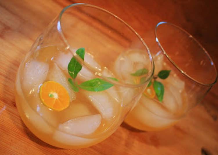 Recipe of Any-night-of-the-week Thai Basil &amp; Calamansi Vodka Gimlet