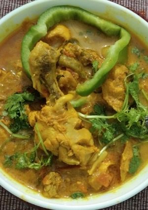 A picture of Capsicum Chicken Curry.