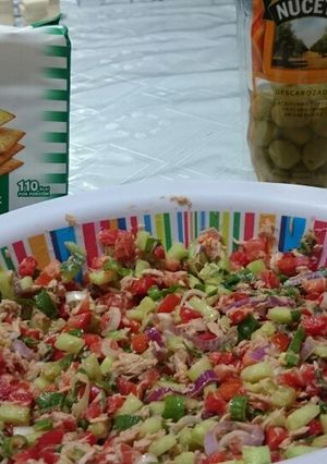 Una foto de Ensalada riquísima de atún "RecetasEn3Pasos"