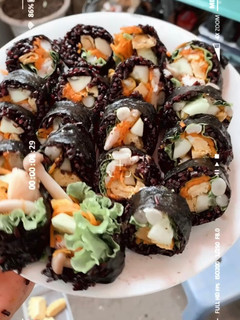 Hình của món Eat clean - kimbap gạo lứt 👩🍳.