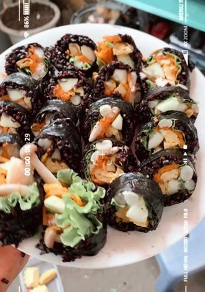 Hình của món Eat clean - kimbap gạo lứt 👩‍🍳.