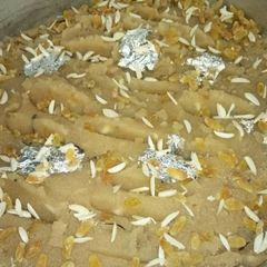 A picture of Suji Ka Halwa💛🤤.