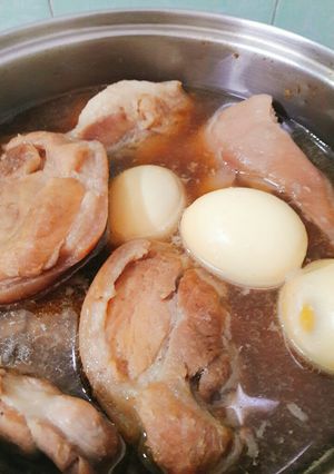 Hình của món Chân giò kho hột vịt.