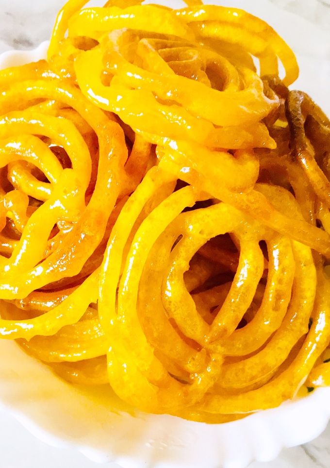 जलेबी (Jalebi recipe in hindi) रेसिपी मुख्य फोटो