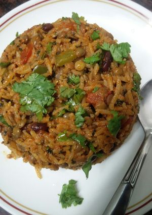 A picture of Brown lentil and kidney beans pulao(Jain).