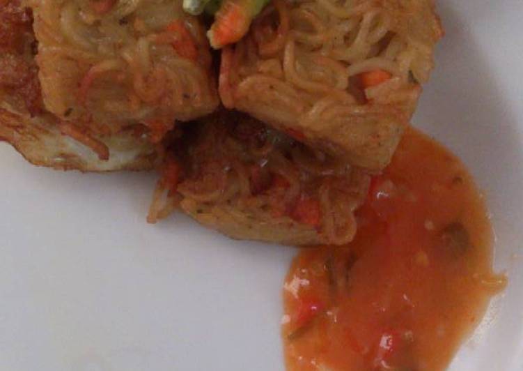 Langkah Mudah Menyiapkan Martabak mie saus asam manis, Enak