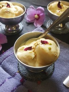 कस्टर्ड आइसक्रीम (Custard ice-cream recipe in hindi) रेसिपी मुख्य फोटो