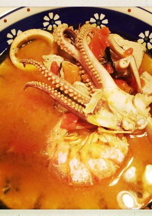 Una foto de Sopa de Bonito con Langostinos