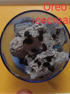 ओरियो वनीला आइसक्रीम (oreo vanilla ice cream recipe in Hindi) रेसिपी मुख्य फोटो