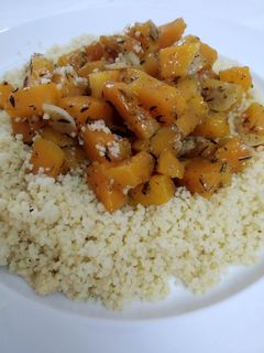 Una foto de Cous cous con calabaza
