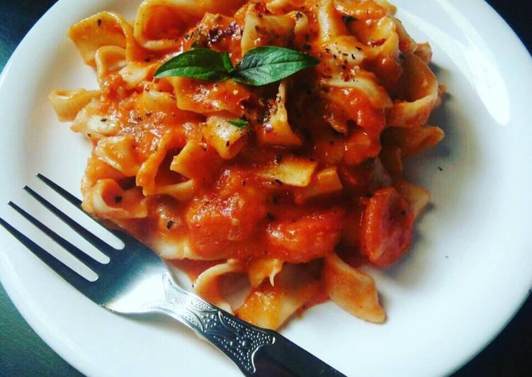 Steps to Make Ultimate Creamy Tomato Pasta