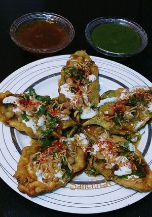A picture of Sattu Paalak Patta chaat.