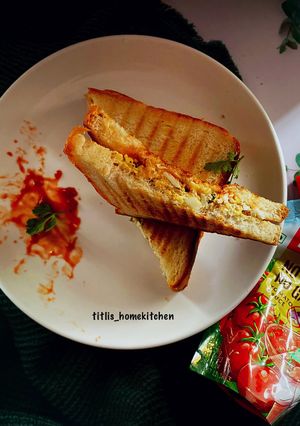 A picture of Spicy Egg Potato Sandwich.