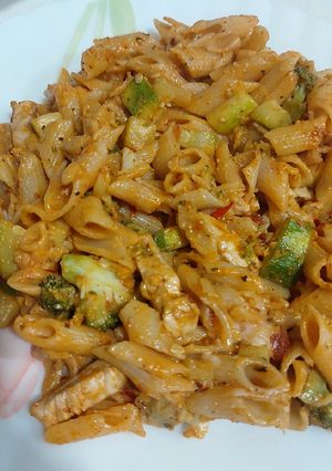 রেড সস চিকেন পাস্তা(red sauce chicken pasta recipe in Bengali) রেসিপির প্রধান ছবি