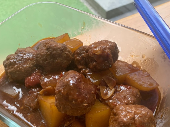 Resep Semur Bola Daging isi Puyuh yang Enak