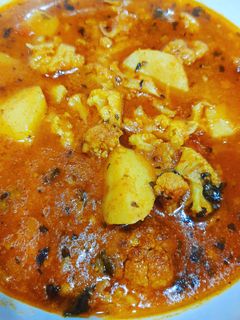 गोभी आलू सब्जी (gobi aloo sabzi recipe in Hindi) रेसिपी मुख्य फोटो