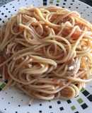 Pasta, pollo y salsa napolitana