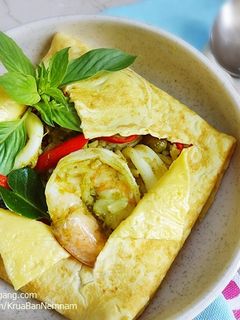 รูปของ ข้าวผัดแกงเขียวหวานทะเลห่อไข่