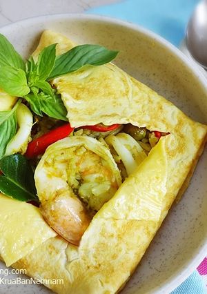 รูปของ ข้าวผัดแกงเขียวหวานทะเลห่อไข่