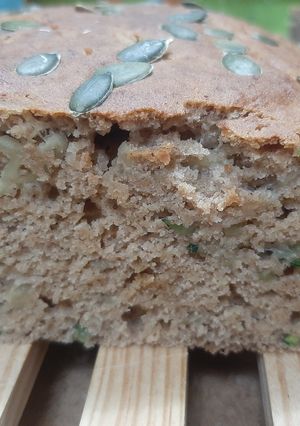 Una foto de Bizcocho de calabacín o Zucchini Bread (sin aceite, ni lácteos)