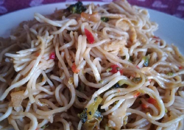 Wok de fideos chinos con pollo y verduras "Apto para diabéticos"