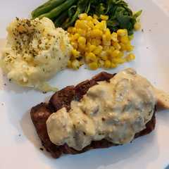 A picture of Saus Jamur / Mushroom Sauce untuk Steak.