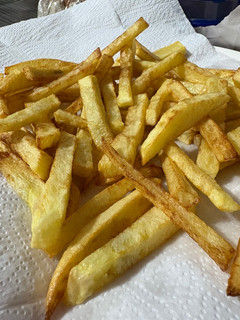 Una foto de 28/12 Papas Fritas Crocantes 🥔