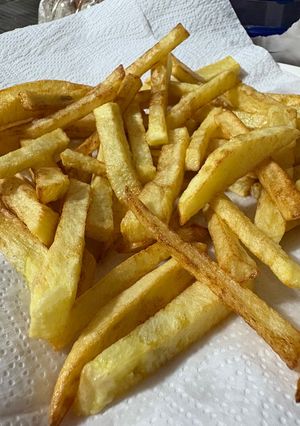 Una foto de 28/12 Papas Fritas Crocantes 🥔