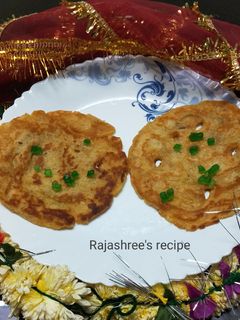 वरीच्या पॅन केक (varichya pancake recipe in marathi) रेसिपी चे मुख्य फोटो