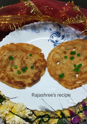 वरीच्या पॅन केक (varichya pancake recipe in marathi) रेसिपी चे मुख्य फोटो 