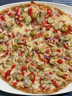 Una foto de Pizza de melva con pimiento asado