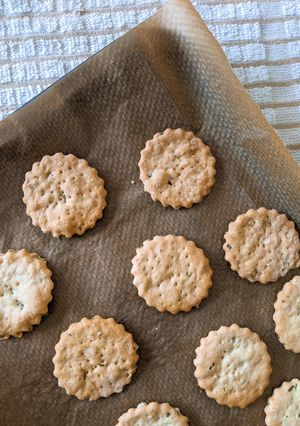 A picture of Rosemary Sea Salt Crackers.