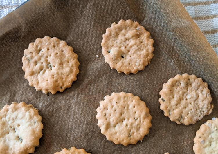 How to Make Super Quick Homemade Rosemary Sea Salt Crackers