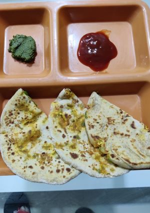 પનીર પરાઠા(Paneer Paratha Recipe In Gujarati) રેસીપી મુખ્ય ફોટો