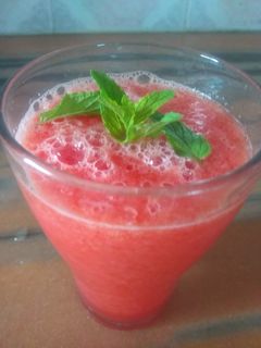 वाटरमेलन जूस (watermelon juice recipe in hindi) रेसिपी मुख्य फोटो