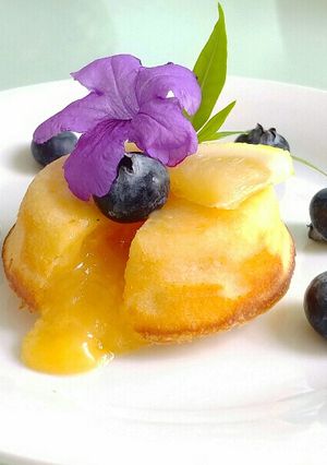 A picture of Lemon lava cake.